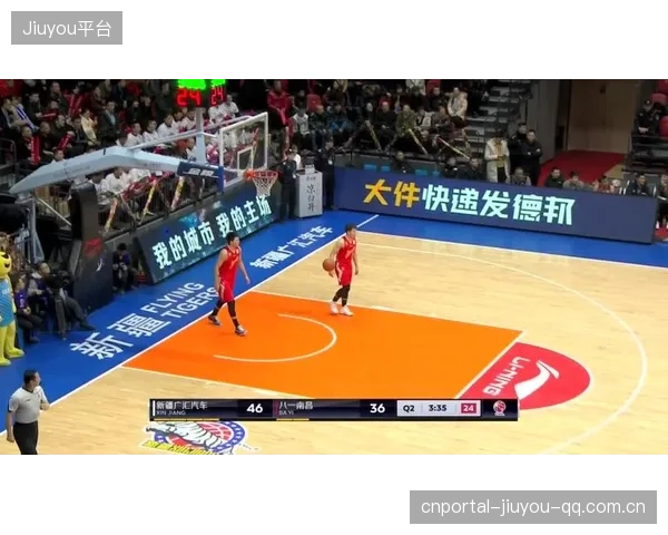 劳里弧顶三分稳稳入袋，猛龙在主场掌声如雷